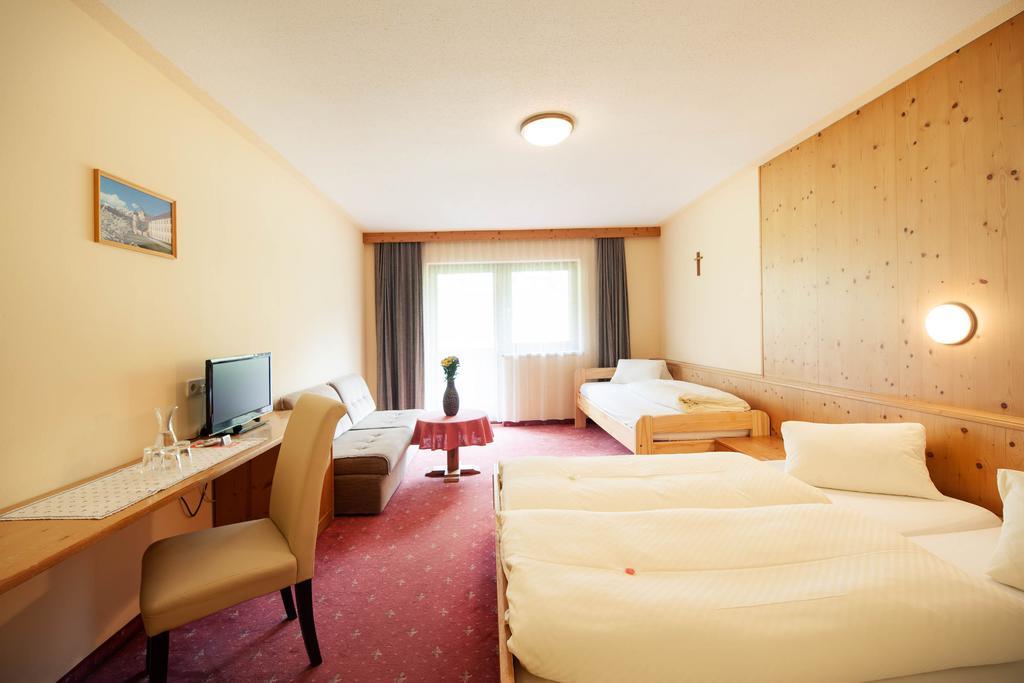 Hotel Steuxner Neustift im Stubaital Room photo