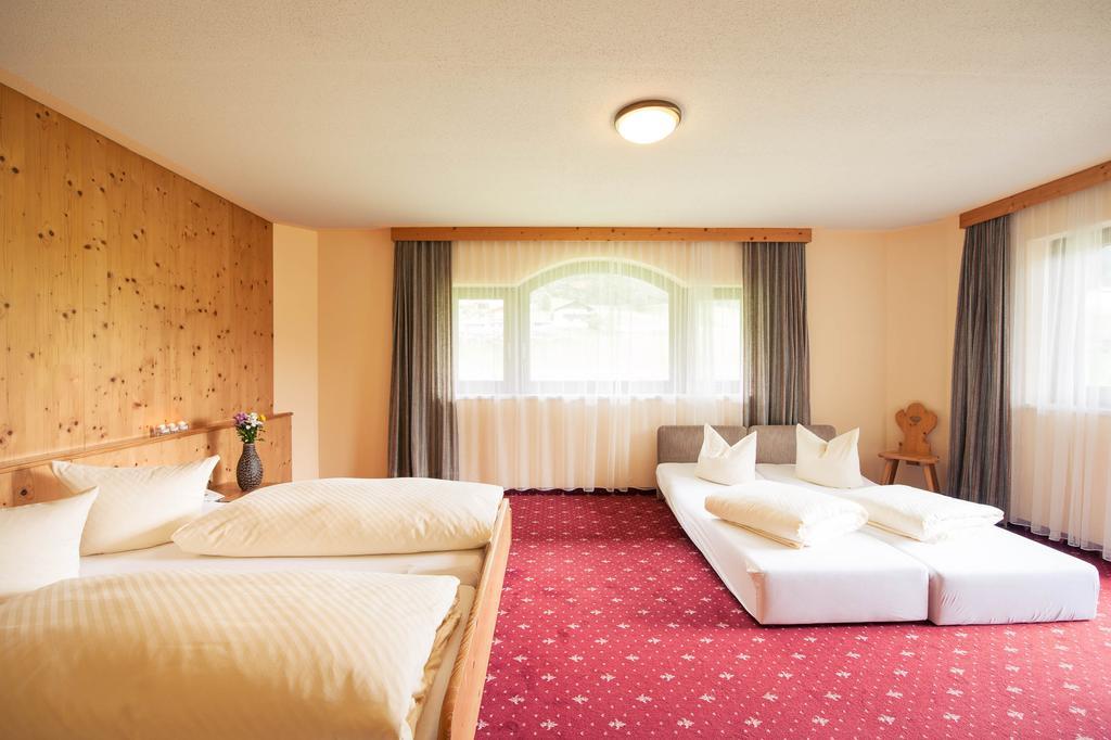 Hotel Steuxner Neustift im Stubaital Room photo